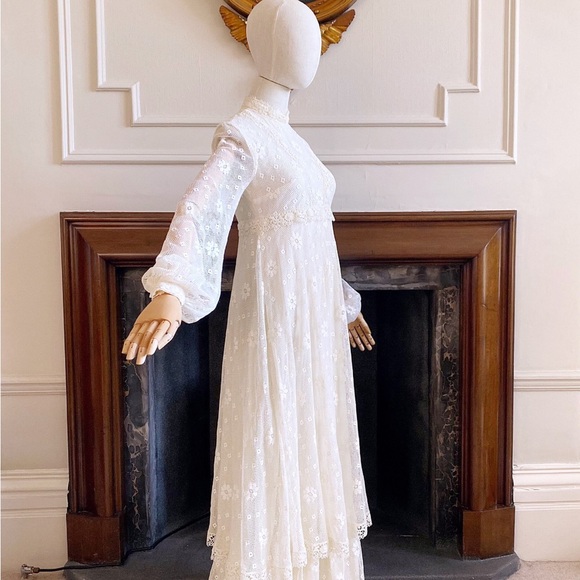 1970’s Vintage Cotton Mix Lace Wedding Dress by John Charles - Picture 4 of 6